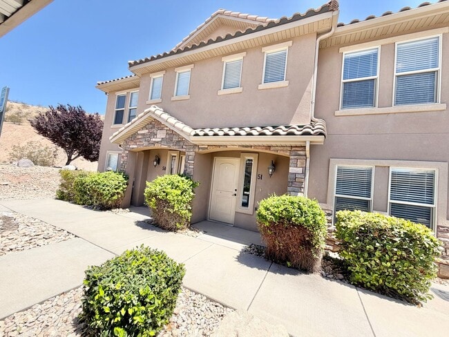 Building Photo - Fossil Hills #51-Beautiful town home near little valley