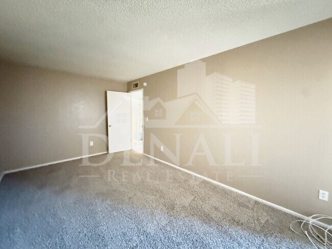 Building Photo - 2804 N 43rd Ave