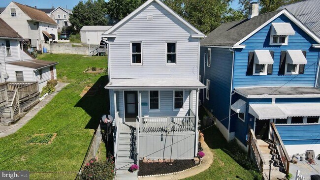 Building Photo - 13 E C St