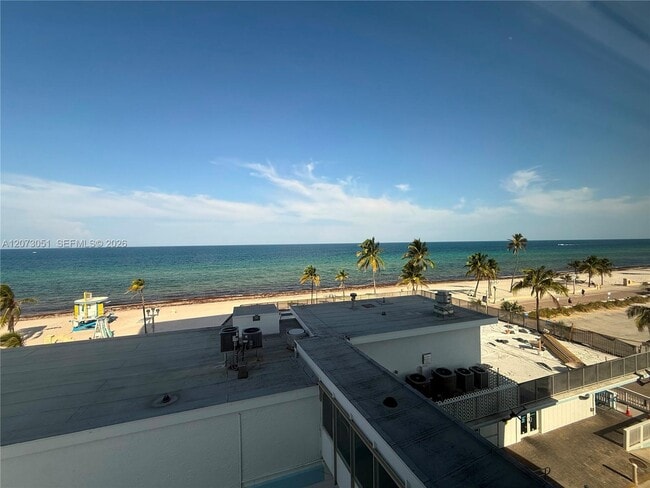 Building Photo - 3111 N Ocean Dr