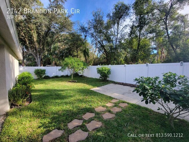 Building Photo - 2142 Brandon Park Cir