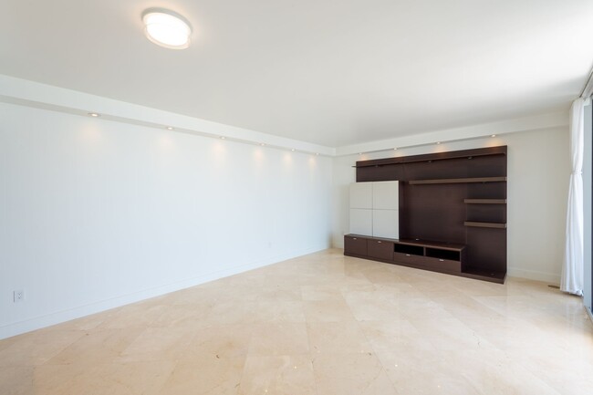 Building Photo - 4201 Collins Ave