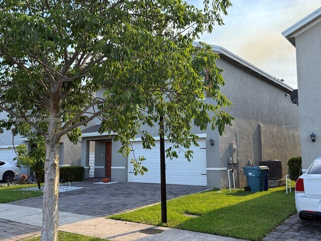 Building Photo - 462 NE 6th Pl