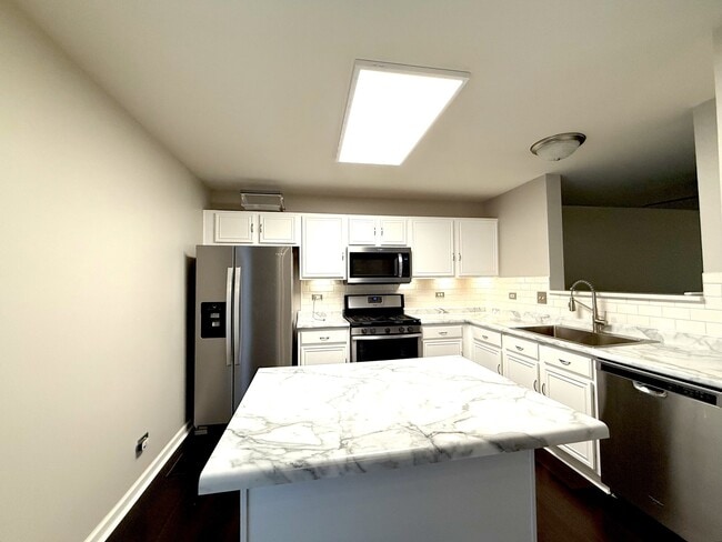 Building Photo - 643 Holiday Ln