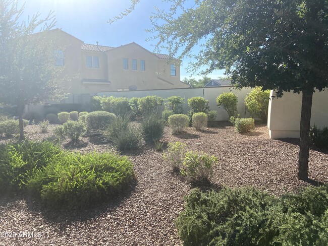 Building Photo - 20827 W Eastview Way