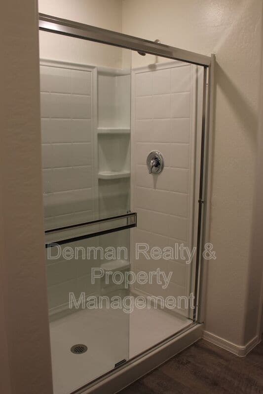 Building Photo - 1552 E Inouye Dr