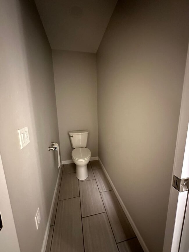 Building Photo - 921 Quail Point Ct