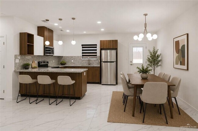 Building Photo - 9 Rosewood Ln