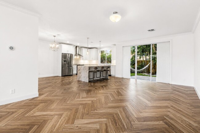Building Photo - 350 SW 8th St