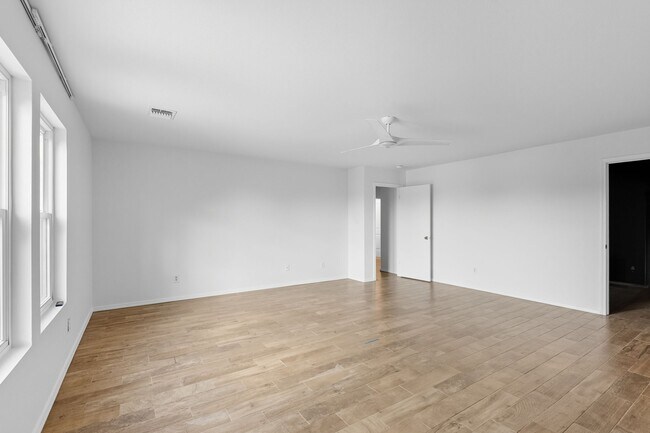 Building Photo - 617 Riverway Ln