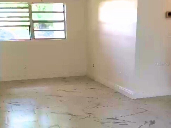 Building Photo - 206 Poinciana Cir