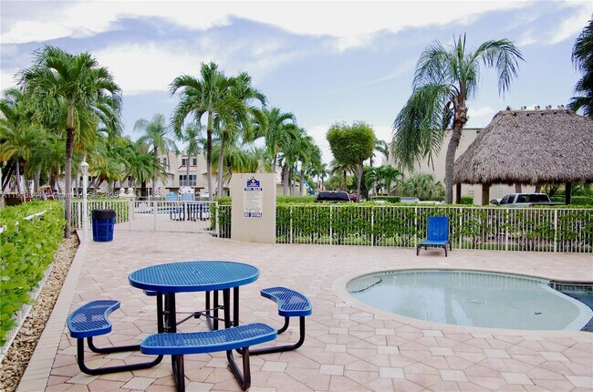 Building Photo - 675 NW 85th Ct