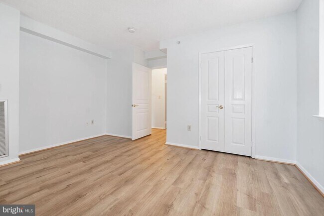 Building Photo - 7111 Woodmont Ave