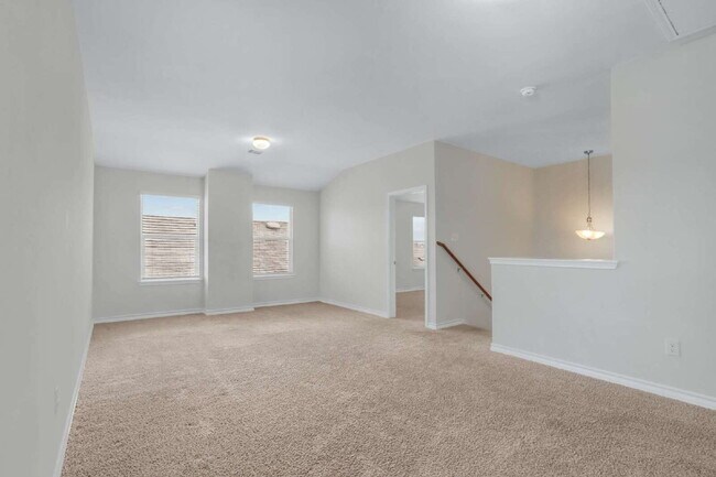 Building Photo - "Spacious 5-Bedroom Sanctuary with 2.5 Bat...