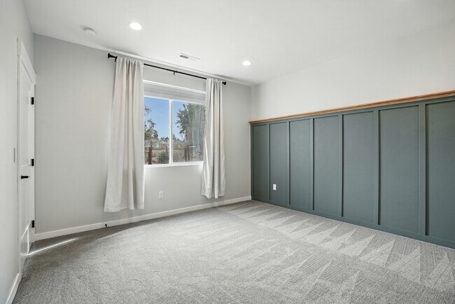 Building Photo - 3008 N Marguerite Rd