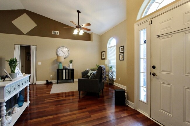 Building Photo - 624 Territory Ln