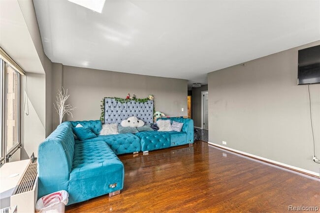 Building Photo - 5000 Town Center Dr