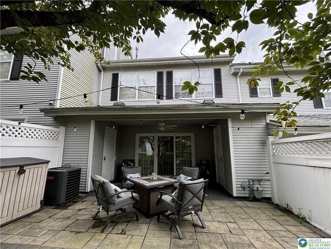 Building Photo - 1963 Delancey St