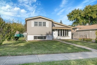 Building Photo - 329 E Jefferson St