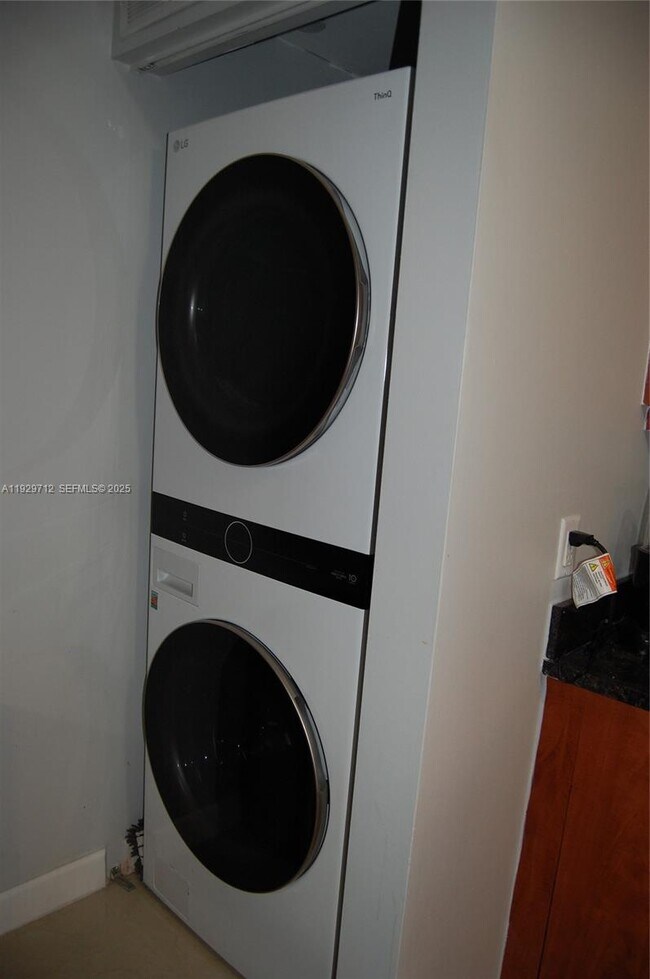 Building Photo - 7350 SW 89th St