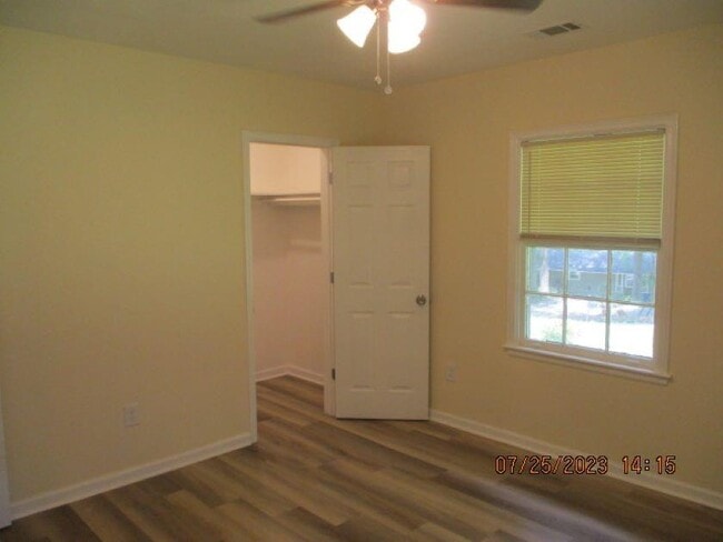 Building Photo - 2032 Rector Dr SW