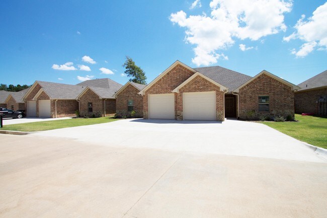 Shadow Oak Tyler, TX Apartment Finder