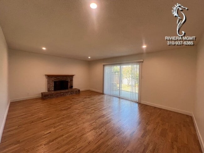 Building Photo - ***$1200.00 Off on 1st Month*** Torrance House 4 Bed 2 bath