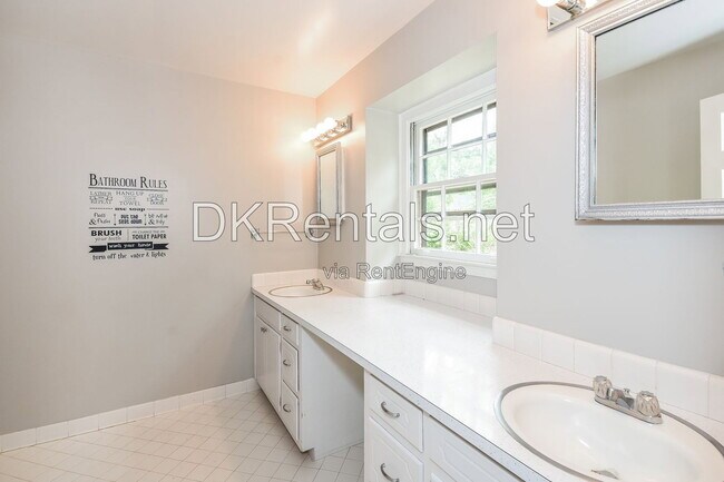 Building Photo - 1176 Hampton Hall Dr NE