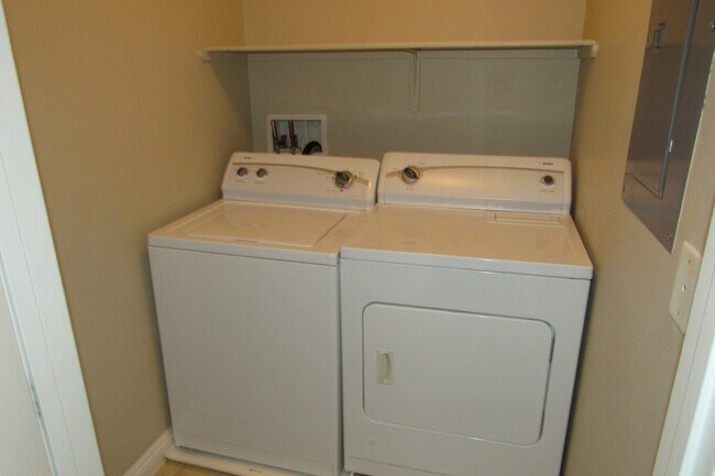 Building Photo - AMAZING 2 STORY TOWNHOME LOCATED IN A GATE...