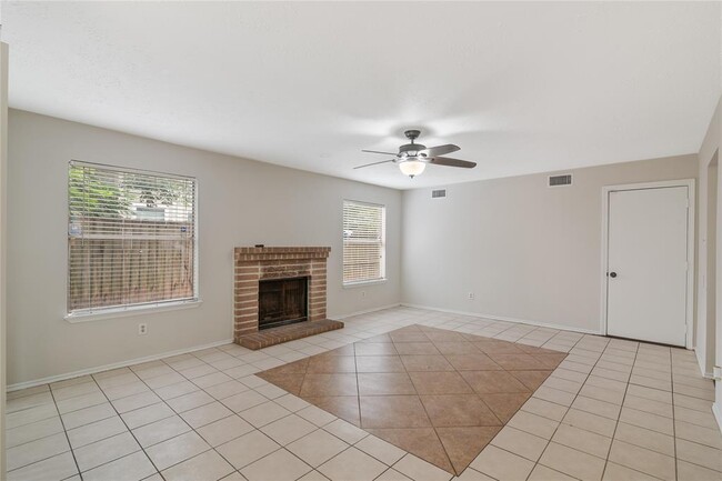 Building Photo - 4807 Shadowdale Dr