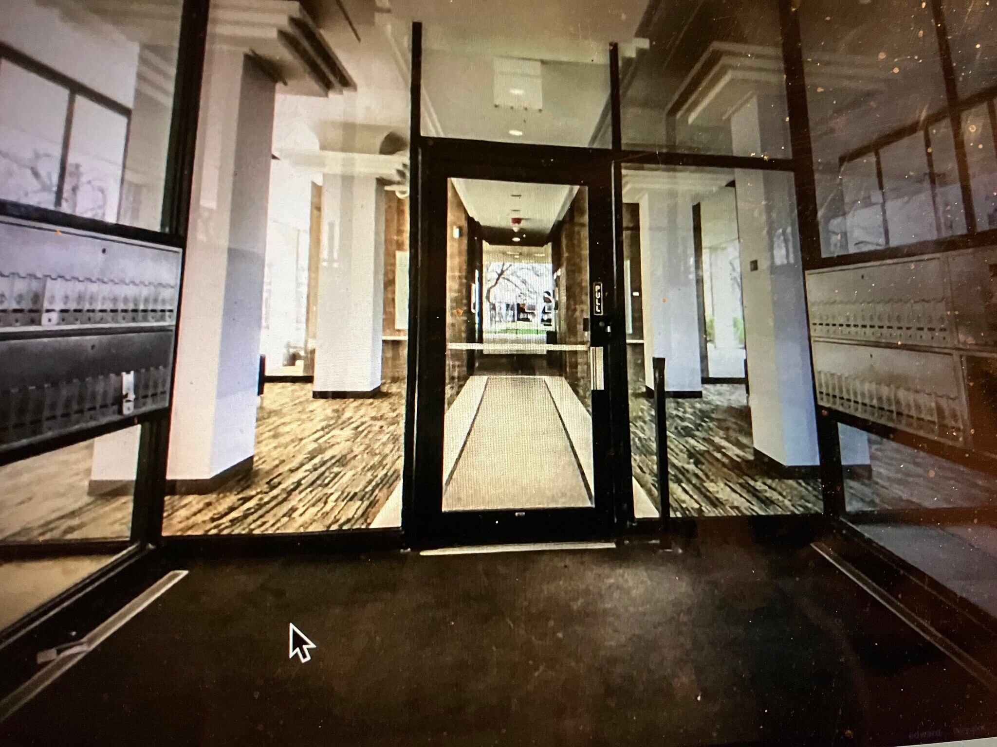 Modern Lobby - 1400 E 55th Pl