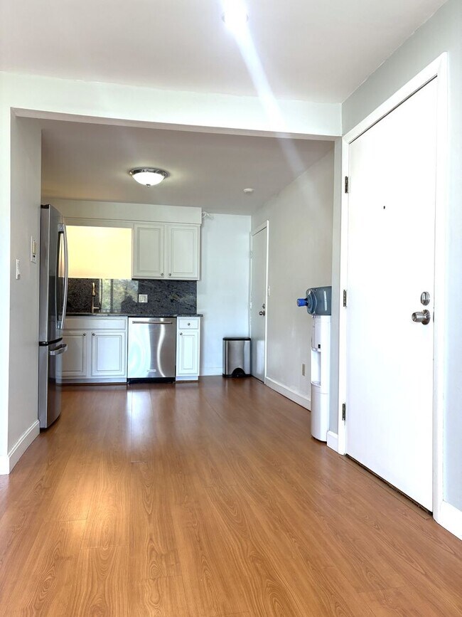 Building Photo - Beautifully maintained 2 bedroom Condo on Andover/Lawrence border