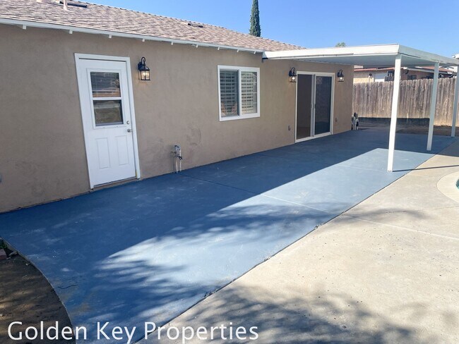 Building Photo - Remodeled San Marcos corner property.