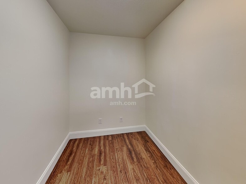 Building Photo - 3354 Fields Ave