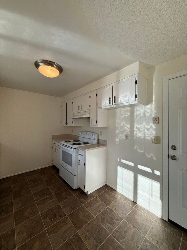 Building Photo - 6374f