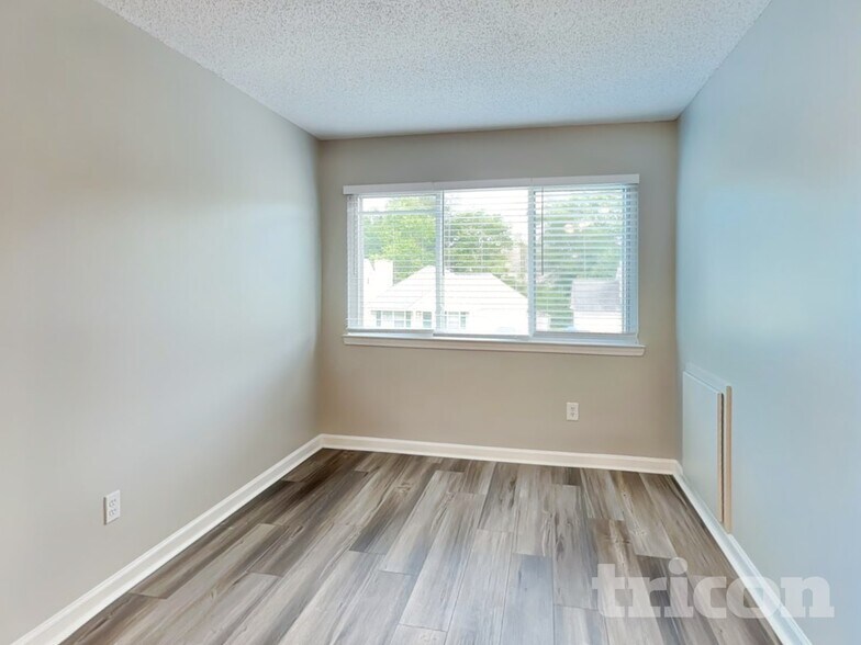 Building Photo - 605 Tramore Ct