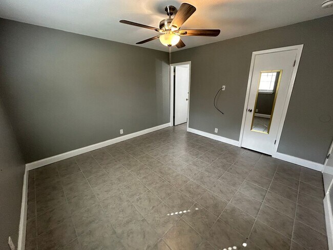 Building Photo - *COMING SOON* Open-Concept 3BD/2BA with Cozy Fireplace & Modern Stainless Kitchen!