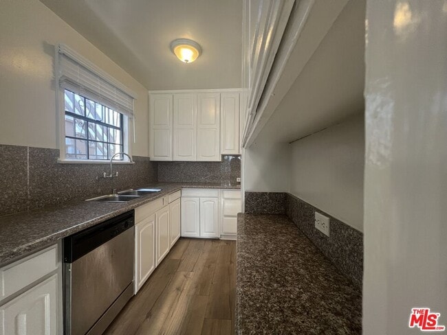 Building Photo - 4956 S San Vicente Blvd