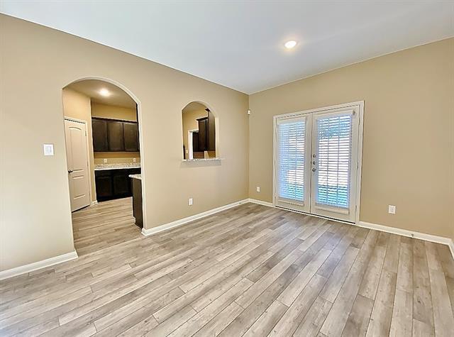 Building Photo - 918 Primrose Dr