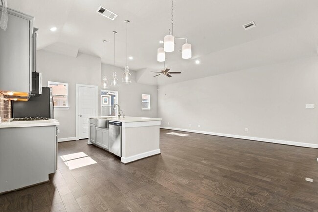 Building Photo - 1916 Huntly Chase Dr