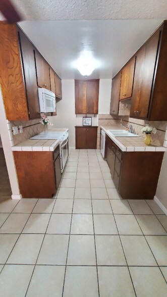 Building Photo - 2213 Voorhees Ave