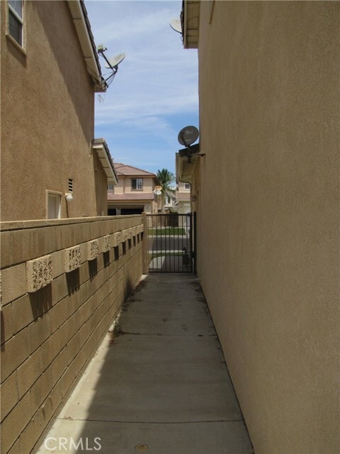 Building Photo - 5661 Knollside Way