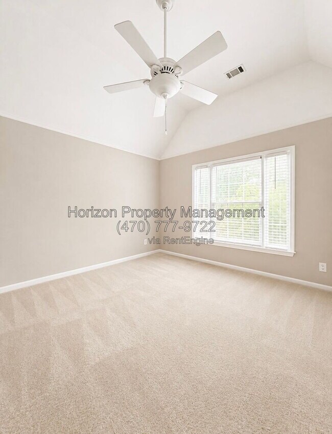 Building Photo - 3235 Bentwood Close