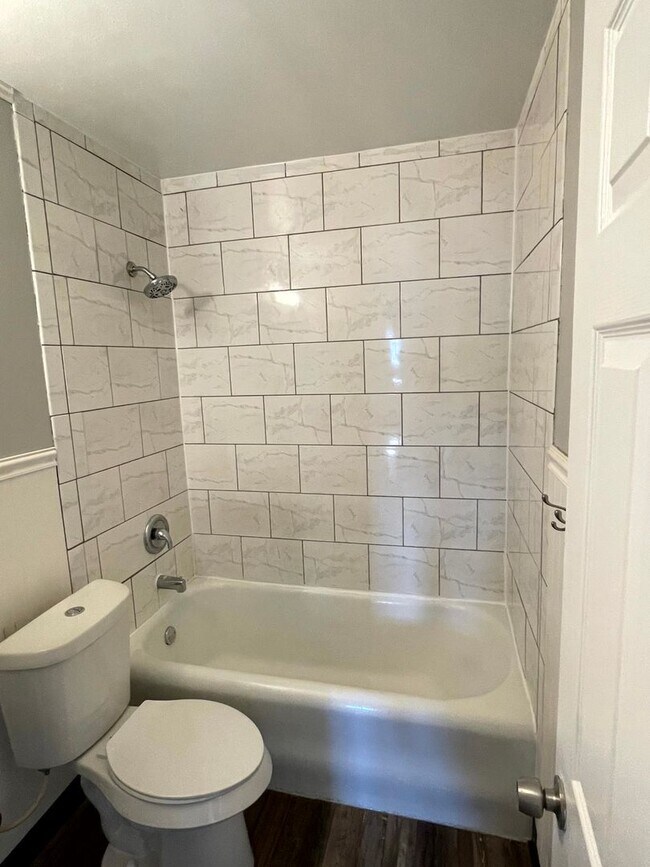 Building Photo - 6711 Dartworth Dr