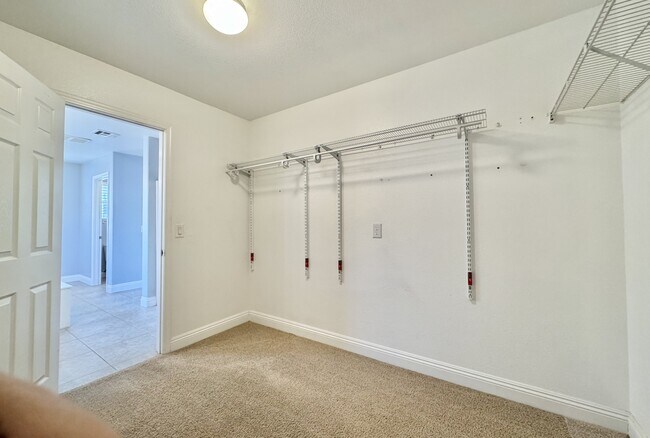 Building Photo - 5033 W Moberly Ave