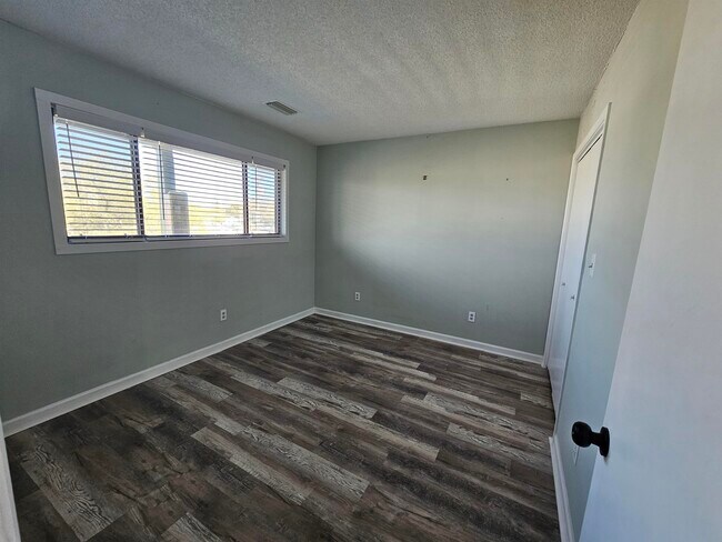 Building Photo - 7700 Porcher Dr