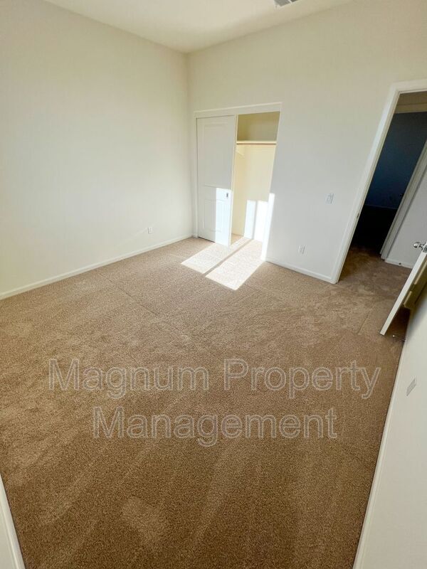 Building Photo - 31310 Reserve Dr