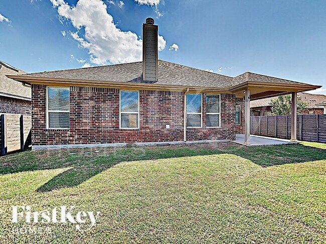 Building Photo - 1724 Henderson Dr