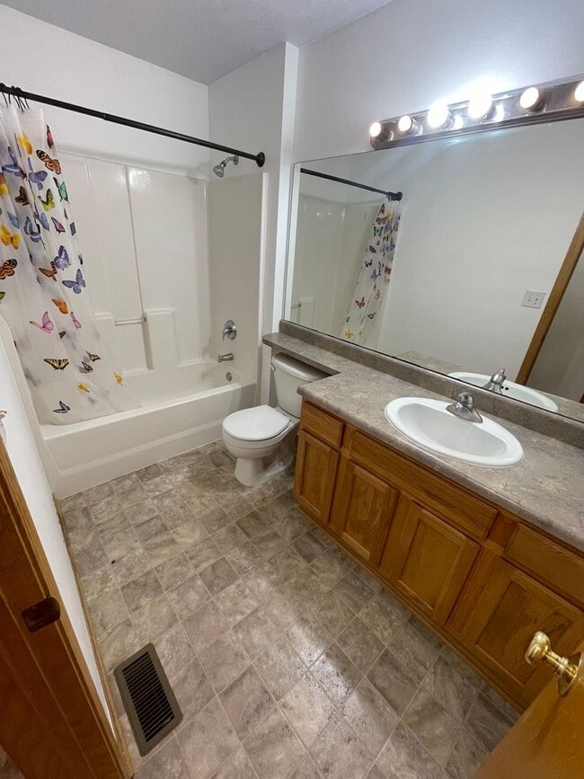 Building Photo - Beautiful open-concept ranch