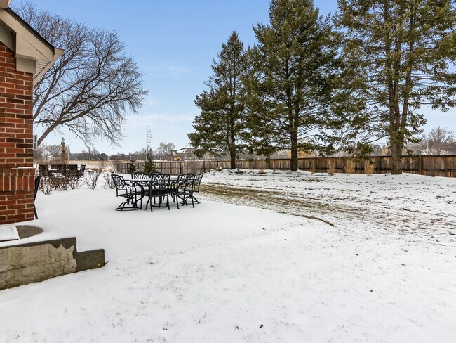 Building Photo - 1635 Castle Lawn Ct